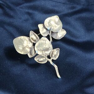 FLORAL LEAF VINTAGE GOLD TONE BROOCH MARKED TMC